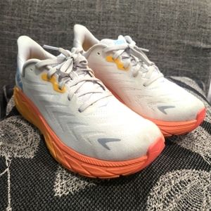 Hoka one one Arahi 6